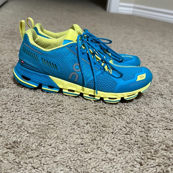 On Running Shoes - On  Cloudflyer Shoes